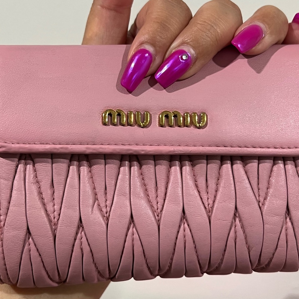 💖SOLD💖Miu Miu Pink Wallet - Picture 9 of 17